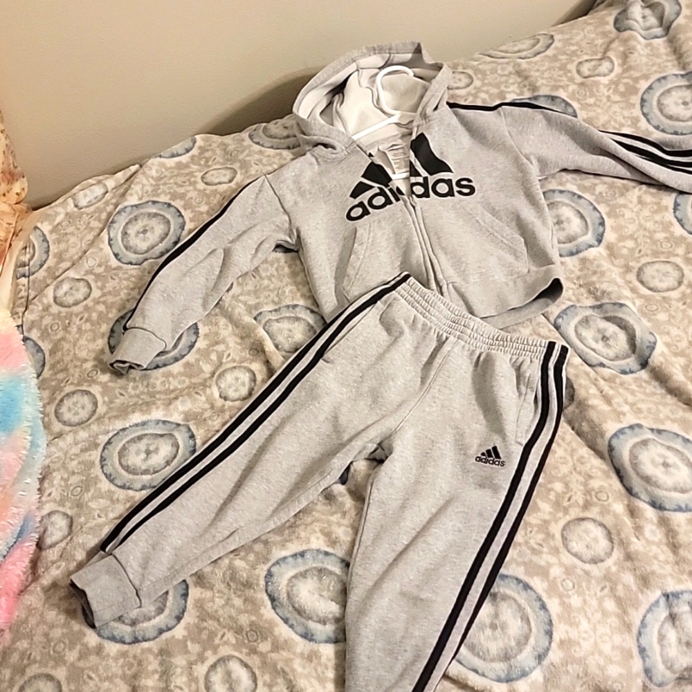 Size 4 Adidas boys sweatsuit
